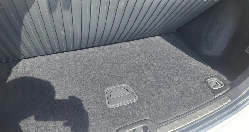Volvo V60 cena 129900 przebieg: 80700, rok produkcji 2020 z Kielce małe 301